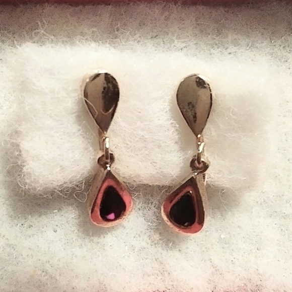 Avon Garnet Teardrop Vintage Dangle Earrings - Picture 4 of 9